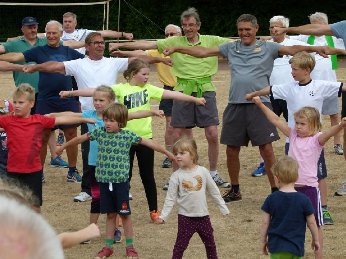 Gemeinsamer Sport mit den Enkeln beim MTV Rheinwacht