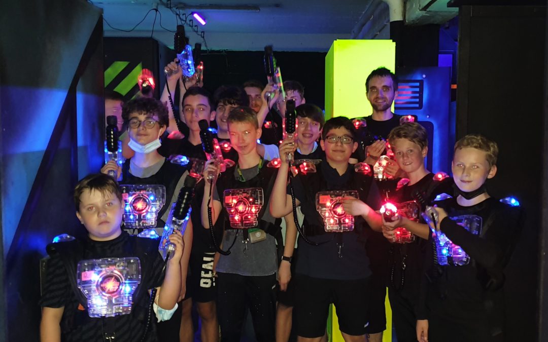 Tischtennisjugend macht Ausflug in die LaserZone Duisburg