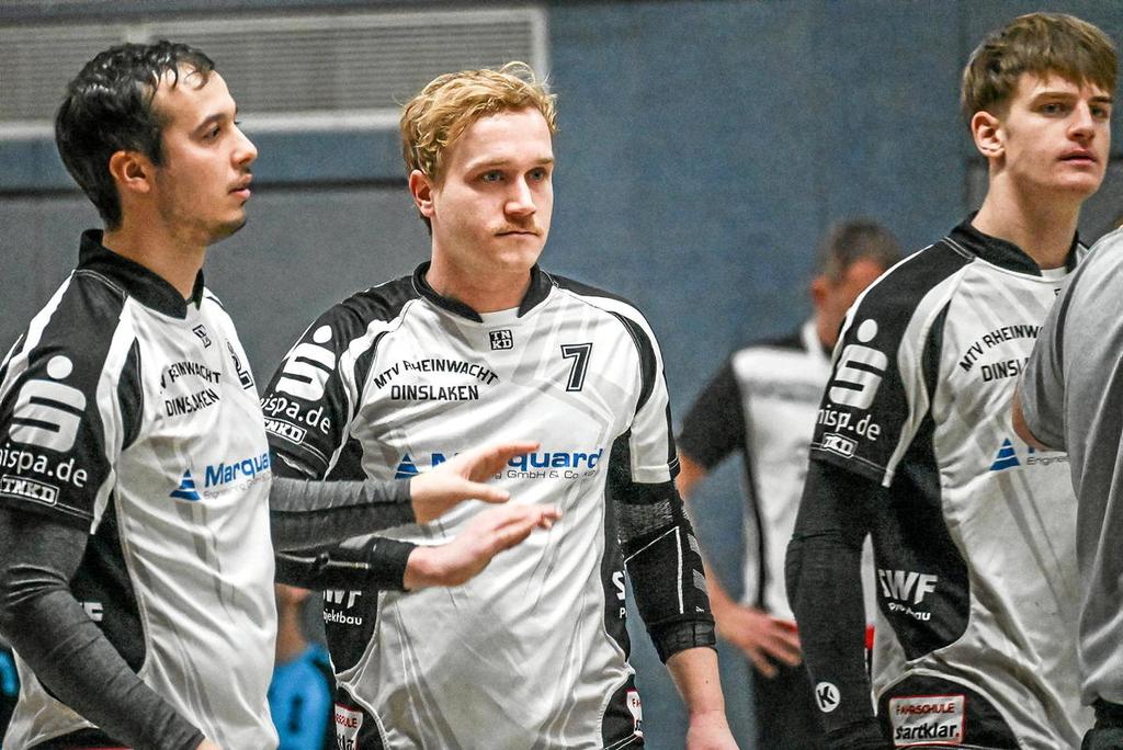 Der nächste Dämpfer für die Dinslakener „Zweite“ Der nächste Dämpfer für die Dinslakener „Zweite“ Handball Die MTV-Reserve beschert Landesliga-Schlusslicht TB Oberhausen beim 21:21 den ersten Zähler